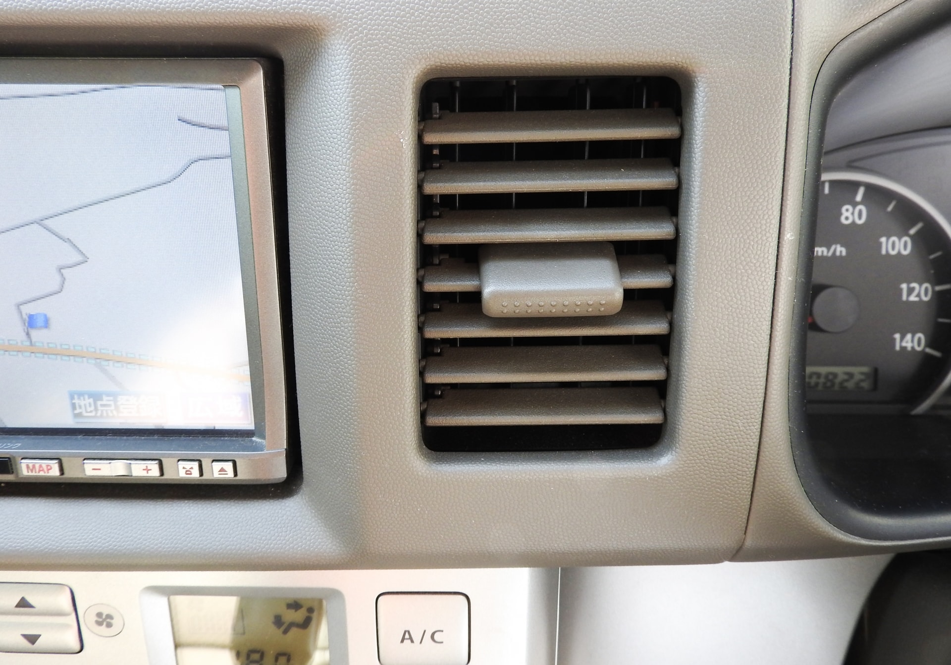 車のエアコンの臭いが酸っぱい時の対処法徹底解説 雑学の教科書